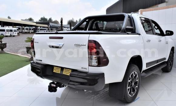 Nunua Ilio tumika Toyota Hilux Nyeupe Gari ndani ya Lusaka nchini Zambia Nunua Ilio tumika Toyota Hilux Nyeupe Gari ndani ya Lusaka nchini Zambia