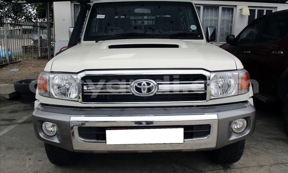 Acheter Occasion Voiture Toyota Land Cruiser Blanc à Zambèze, Nord-Ouest