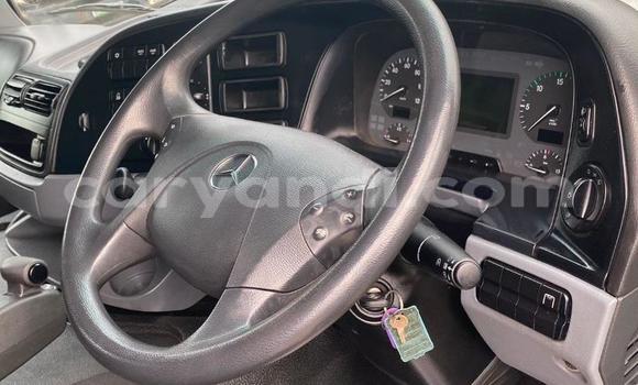 Nunua Ilio tumika Mercedes–Benz Truck Nyeupe Lori ndani ya Lusaka nchini Zambia Nunua Ilio tumika Mercedes–Benz Truck Nyeupe Lori ndani ya Lusaka nchini Zambia