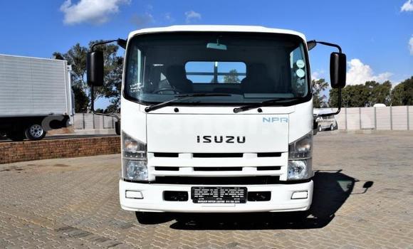 Nunua Ilio tumika Isuzu FTR 850 Nyeupe Lori ndani ya Chama nchini Kusini Nunua Ilio tumika Isuzu FTR 850 Nyeupe Lori ndani ya Chama nchini Kusini
