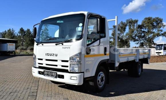 Nunua Ilio tumika Isuzu FTR 850 Nyeupe Lori ndani ya Chama nchini Kusini Nunua Ilio tumika Isuzu FTR 850 Nyeupe Lori ndani ya Chama nchini Kusini