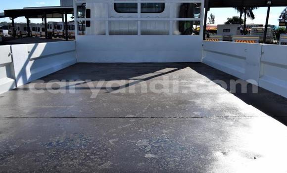 Nunua Ilio tumika Isuzu FTR 850 Nyeupe Lori ndani ya Chama nchini Kusini Nunua Ilio tumika Isuzu FTR 850 Nyeupe Lori ndani ya Chama nchini Kusini