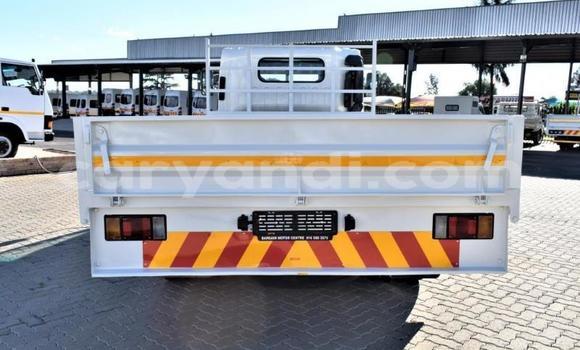 Nunua Ilio tumika Isuzu FTR 850 Nyeupe Lori ndani ya Chama nchini Kusini Nunua Ilio tumika Isuzu FTR 850 Nyeupe Lori ndani ya Chama nchini Kusini