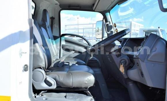 Nunua Ilio tumika Isuzu FTR 850 Nyeupe Lori ndani ya Chama nchini Kusini Nunua Ilio tumika Isuzu FTR 850 Nyeupe Lori ndani ya Chama nchini Kusini