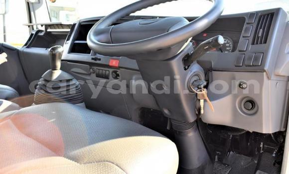 Nunua Ilio tumika Isuzu FTR 850 Nyeupe Lori ndani ya Chama nchini Kusini Nunua Ilio tumika Isuzu FTR 850 Nyeupe Lori ndani ya Chama nchini Kusini