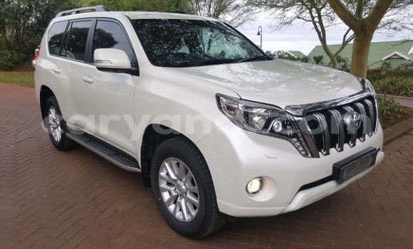 Nunua Ilio tumika Toyota Land Cruiser Nyeupe Gari ndani ya Lusaka nchini Zambia