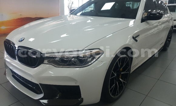 Nunua Ilio tumika BMW M5 Nyeupe Gari ndani ya Lusaka nchini Zambia