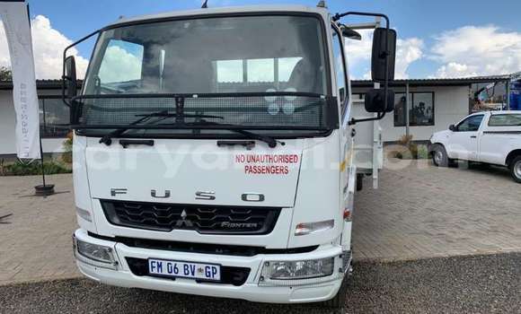 Acheter Occasion Utilitaire Mitsubishi Fuso Blanc à Lusaka, Zambie Acheter Occasion Utilitaire Mitsubishi Fuso Blanc à Lusaka, Zambie