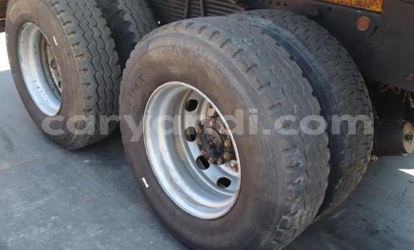 Acheter Occasion Utilitaire Nissan UD Blanc à Zambèze, Nord-Ouest Acheter Occasion Utilitaire Nissan UD Blanc à Zambèze, Nord-Ouest