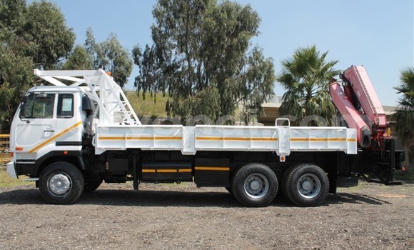 Acheter Occasion Utilitaire Nissan UD Blanc à Lusaka, Zambie Acheter Occasion Utilitaire Nissan UD Blanc à Lusaka, Zambie