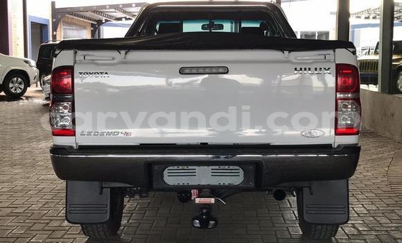 Acheter Occasion Voiture Toyota Hilux Blanc à Lusaka, Zambie Acheter Occasion Voiture Toyota Hilux Blanc à Lusaka, Zambie