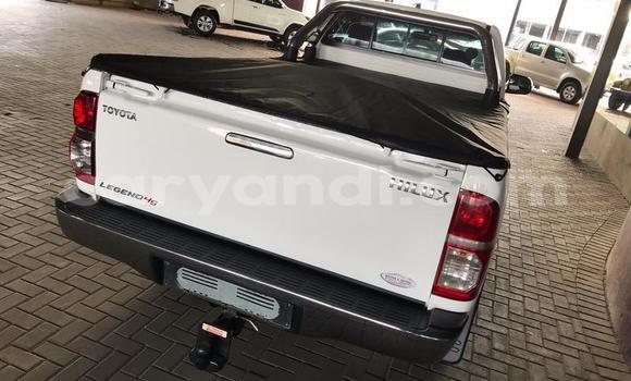 Acheter Occasion Voiture Toyota Hilux Blanc à Lusaka, Zambie Acheter Occasion Voiture Toyota Hilux Blanc à Lusaka, Zambie