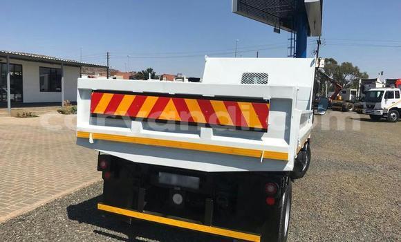 Buy Used Mitsubishi Canter White Truck in Lusaka in Zambia Buy Used Mitsubishi Canter White Truck in Lusaka in Zambia