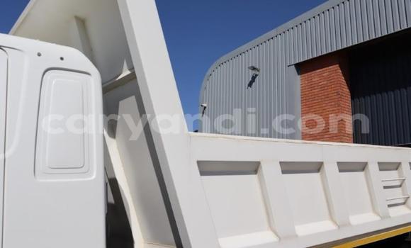 Acheter Occasion Utilitaire Hino 300 Series Blanc à Livingstone, Zambie Acheter Occasion Utilitaire Hino 300 Series Blanc à Livingstone, Zambie