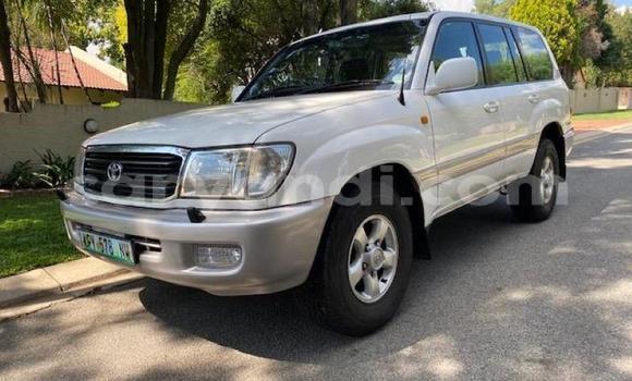 Nunua Ilio tumika Toyota Land Cruiser Nyeupe Gari ndani ya Lusaka nchini Zambia