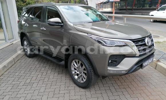 Tenga Tsaru Toyota Fortuner Sirivha Mota in Chingola in Zambia Tenga Tsaru Toyota Fortuner Sirivha Mota in Chingola in Zambia