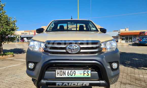 Buy Used Toyota Hilux Beige Car in Chilanga in Lusaka Buy Used Toyota Hilux Beige Car in Chilanga in Lusaka