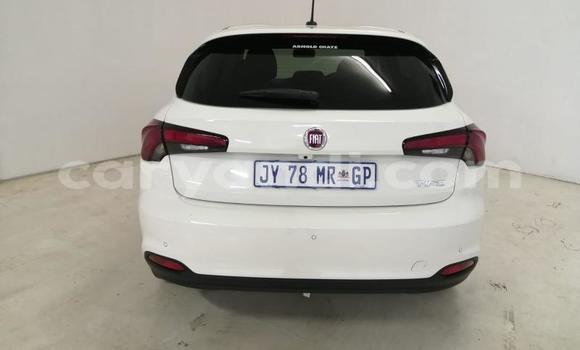 Acheter Occasion Voiture Fiat Tipo Blanc à Livingstone, Zambie Acheter Occasion Voiture Fiat Tipo Blanc à Livingstone, Zambie