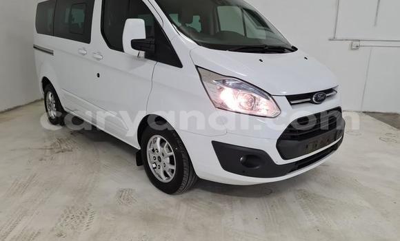 Acheter Occasion Voiture Ford Tourneo Custom Blanc à Livingstone, Zambie Acheter Occasion Voiture Ford Tourneo Custom Blanc à Livingstone, Zambie