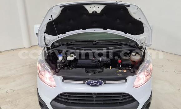 Acheter Occasion Voiture Ford Tourneo Custom Blanc à Livingstone, Zambie Acheter Occasion Voiture Ford Tourneo Custom Blanc à Livingstone, Zambie