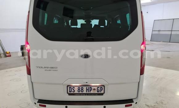 Acheter Occasion Voiture Ford Tourneo Custom Blanc à Livingstone, Zambie Acheter Occasion Voiture Ford Tourneo Custom Blanc à Livingstone, Zambie