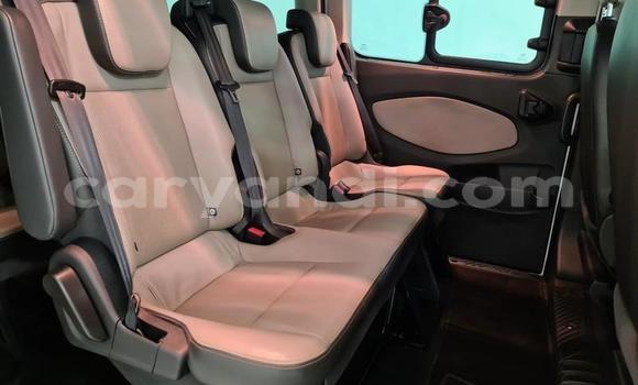 Acheter Occasion Voiture Ford Tourneo Custom Blanc à Livingstone, Zambie Acheter Occasion Voiture Ford Tourneo Custom Blanc à Livingstone, Zambie