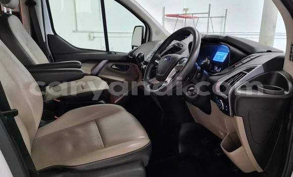 Acheter Occasion Voiture Ford Tourneo Custom Blanc à Livingstone, Zambie Acheter Occasion Voiture Ford Tourneo Custom Blanc à Livingstone, Zambie