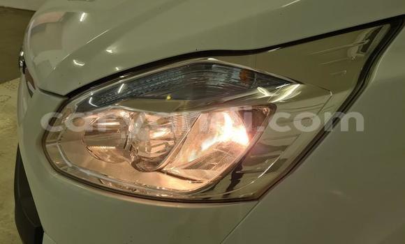 Acheter Occasion Voiture Ford Tourneo Custom Blanc à Livingstone, Zambie Acheter Occasion Voiture Ford Tourneo Custom Blanc à Livingstone, Zambie