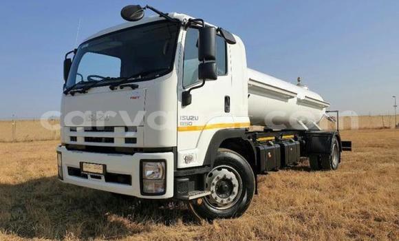 Acheter Occasion Utilitaire Isuzu FTR 850 Blanc à Livingstone, Zambie Acheter Occasion Utilitaire Isuzu FTR 850 Blanc à Livingstone, Zambie
