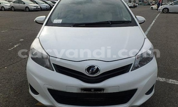 Acheter Import Voiture Toyota Vitz Blanc à Lusaka, Zambie Acheter Import Voiture Toyota Vitz Blanc à Lusaka, Zambie