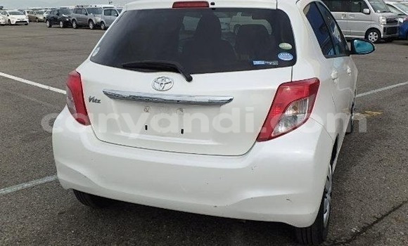 Acheter Import Voiture Toyota Vitz Blanc à Lusaka, Zambie Acheter Import Voiture Toyota Vitz Blanc à Lusaka, Zambie