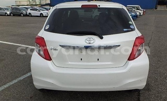 Acheter Import Voiture Toyota Vitz Blanc à Lusaka, Zambie Acheter Import Voiture Toyota Vitz Blanc à Lusaka, Zambie
