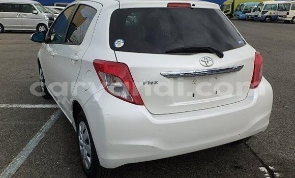 Acheter Import Voiture Toyota Vitz Blanc à Lusaka, Zambie Acheter Import Voiture Toyota Vitz Blanc à Lusaka, Zambie