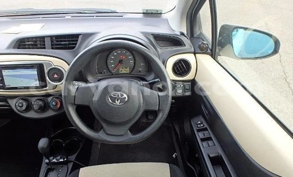 Acheter Import Voiture Toyota Vitz Blanc à Lusaka, Zambie Acheter Import Voiture Toyota Vitz Blanc à Lusaka, Zambie