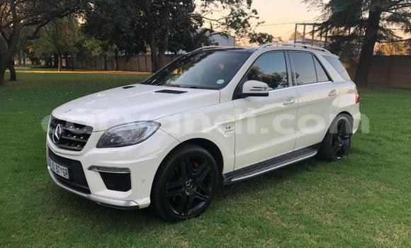 Nunua Ilio tumika Mercedes‒Benz ML–Class Nyeupe Gari ndani ya Lusaka nchini Zambia