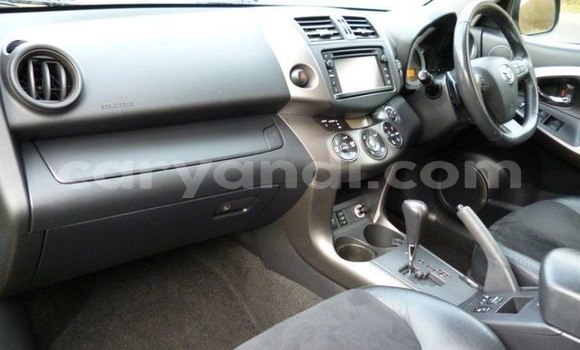 Nunua Imported Toyota RAV4 Nyeusi Gari ndani ya Lusaka nchini Zambia Nunua Imported Toyota RAV4 Nyeusi Gari ndani ya Lusaka nchini Zambia