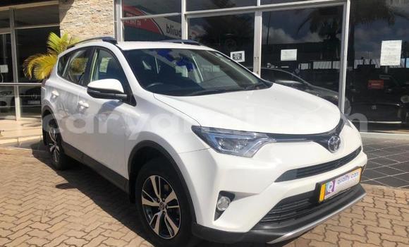 Nunua Ilio tumika Toyota RAV4 Nyeupe Gari ndani ya Kabwe nchini Zambia