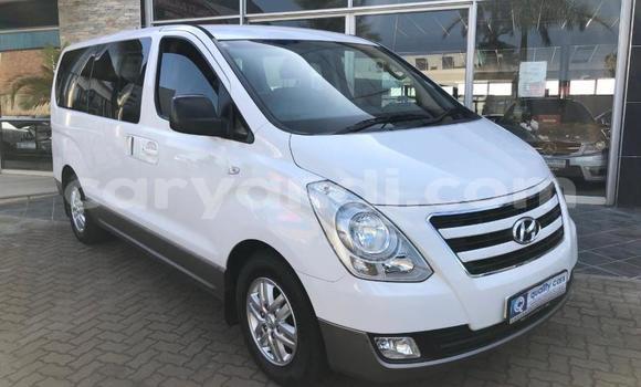Acheter Occasion Voiture Hyundai H1 Blanc à Kabwe, Zambie Acheter Occasion Voiture Hyundai H1 Blanc à Kabwe, Zambie