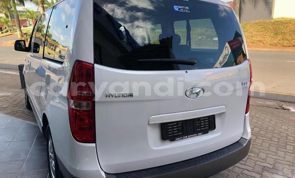 Tenga Tsaru Hyundai H1 Chena Mota in Kabwe in Zambia Tenga Tsaru Hyundai H1 Chena Mota in Kabwe in Zambia