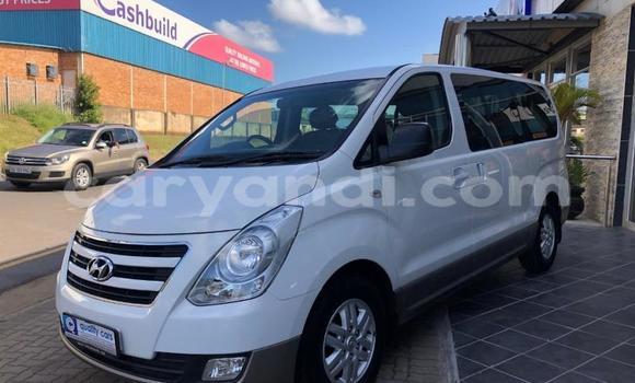 Tenga Tsaru Hyundai H1 Chena Mota in Kabwe in Zambia Tenga Tsaru Hyundai H1 Chena Mota in Kabwe in Zambia