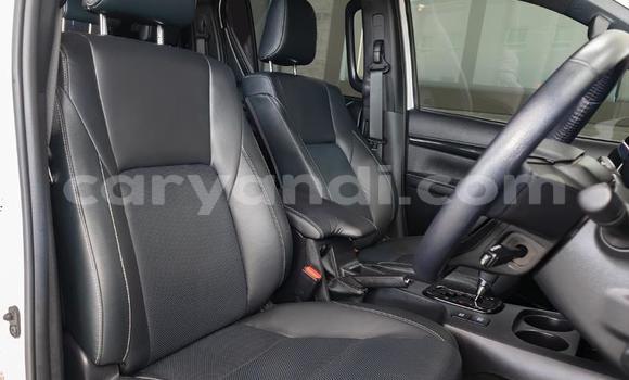 Acheter Occasion Voiture Toyota Hilux Blanc à Lusaka, Zambie Acheter Occasion Voiture Toyota Hilux Blanc à Lusaka, Zambie