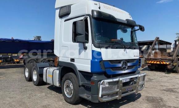 Tenga Tsaru Mercedes–Benz 2644 Chena Rori in Lusaka in Zambia Tenga Tsaru Mercedes–Benz 2644 Chena Rori in Lusaka in Zambia