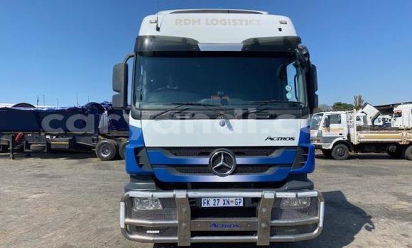 Tenga Tsaru Mercedes–Benz 2644 Chena Rori in Lusaka in Zambia Tenga Tsaru Mercedes–Benz 2644 Chena Rori in Lusaka in Zambia