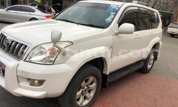 Acheter Occasion Voiture Toyota Prado Blanc à Lusaka, Zambie Acheter Occasion Voiture Toyota Prado Blanc à Lusaka, Zambie