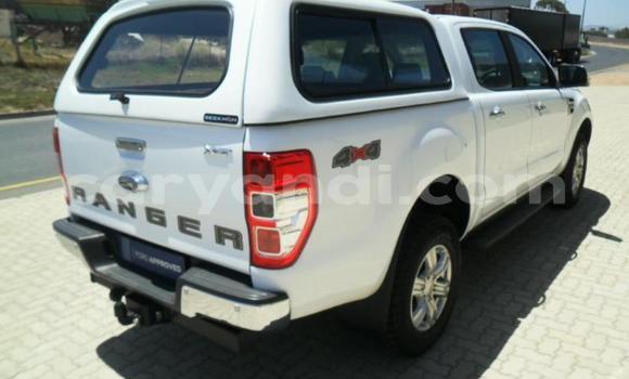 Acheter Occasion Voiture Isuzu KB Blanc à Chingola, Zambie Acheter Occasion Voiture Isuzu KB Blanc à Chingola, Zambie