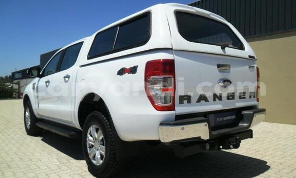Acheter Occasion Voiture Isuzu KB Blanc à Chingola, Zambie Acheter Occasion Voiture Isuzu KB Blanc à Chingola, Zambie
