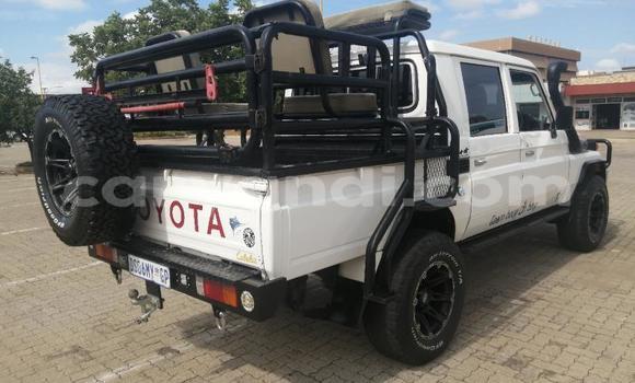 Acheter Occasion Voiture Toyota Land Cruiser Blanc à Lusaka, Zambie Acheter Occasion Voiture Toyota Land Cruiser Blanc à Lusaka, Zambie