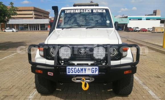 Acheter Occasion Voiture Toyota Land Cruiser Blanc à Lusaka, Zambie Acheter Occasion Voiture Toyota Land Cruiser Blanc à Lusaka, Zambie