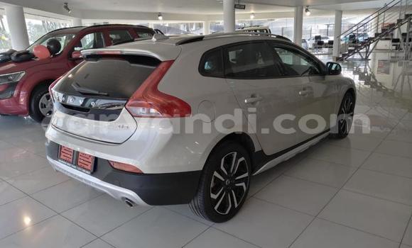 Acheter Occasion Voiture Volvo V40 Cross Country Gris à Lusaka, Zambie Acheter Occasion Voiture Volvo V40 Cross Country Gris à Lusaka, Zambie