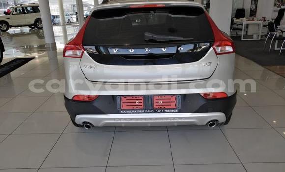 Acheter Occasion Voiture Volvo V40 Cross Country Gris à Lusaka, Zambie Acheter Occasion Voiture Volvo V40 Cross Country Gris à Lusaka, Zambie